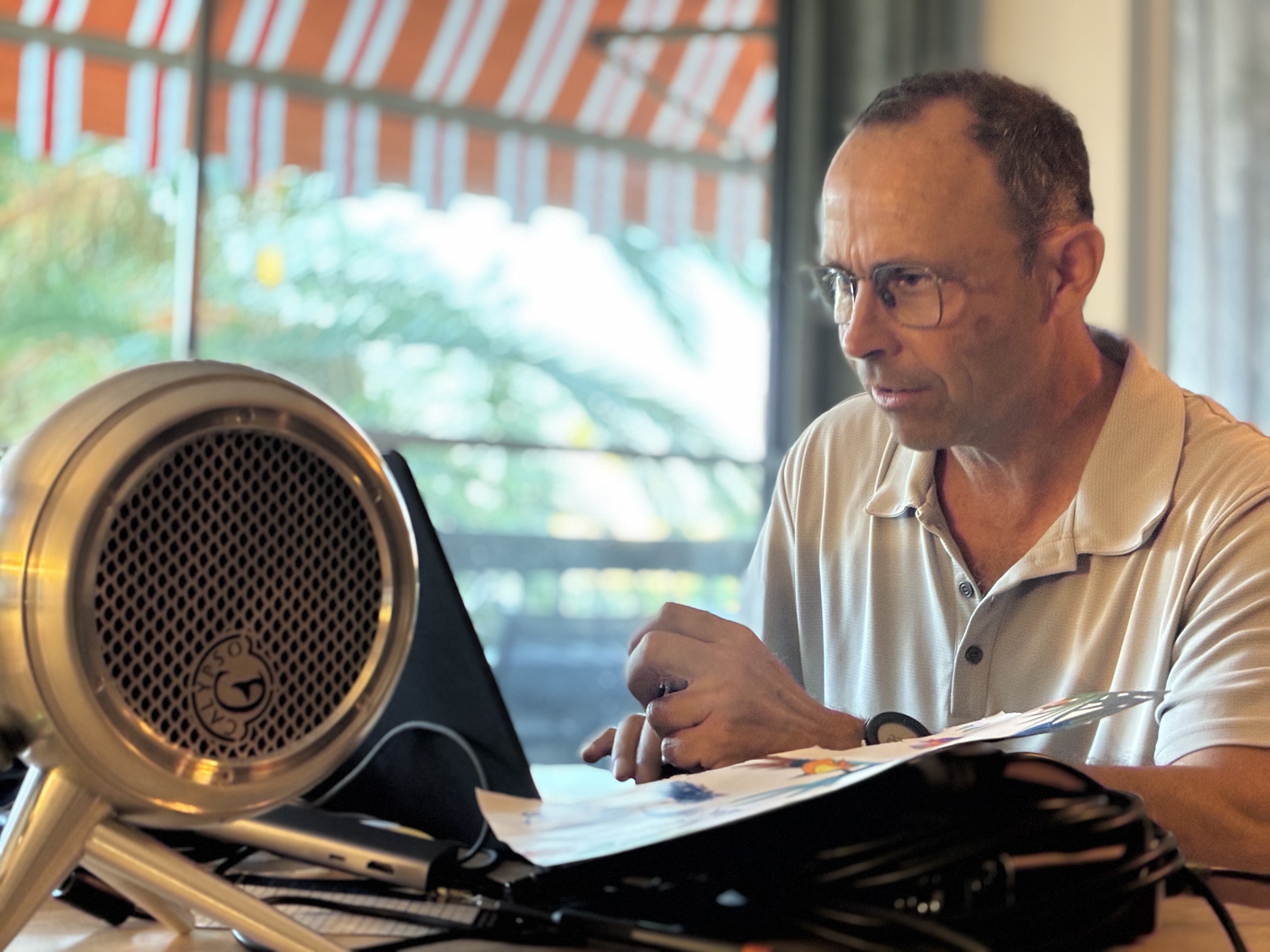L’électronicien de Calypso travaillant sur la RST-100